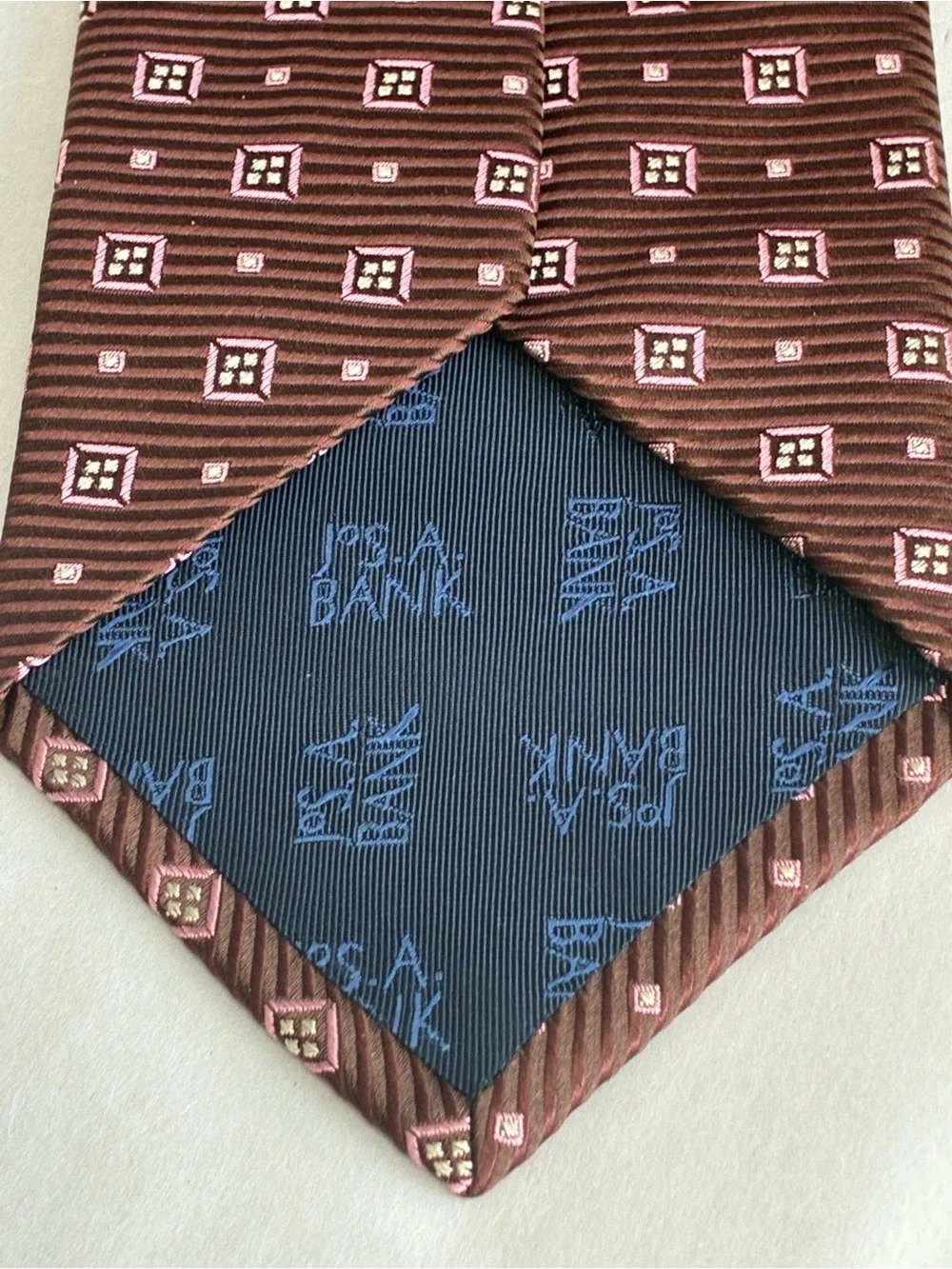 Jos. A. Bank Silk Geometric Medallion Necktie Burgundy Pink Made in Italy Mens